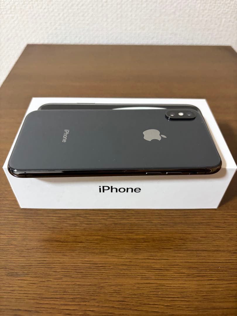 iPhone xs 美品　スペースグレーイ　simフリー　64GB