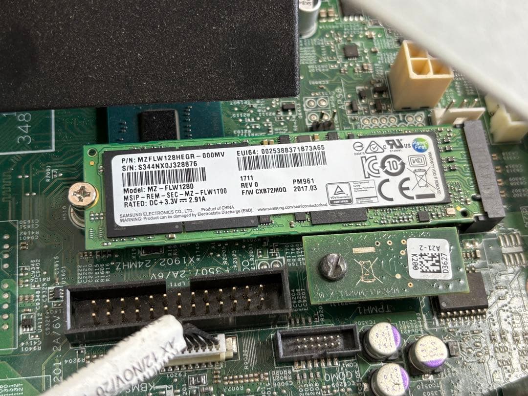 富士通 CELSIUS J5010//Xeon W-1250/128GB/8GB