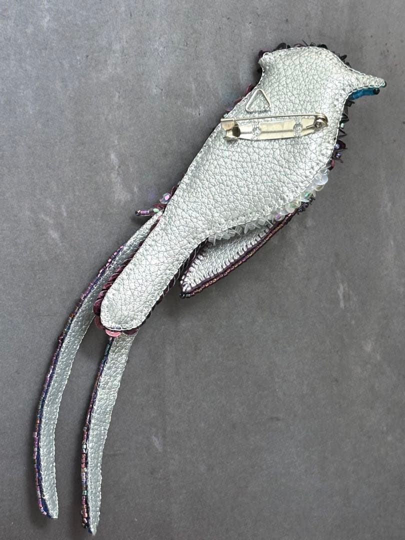 【サンコウチョウ】ビーズ刺繍ブローチバッグチャーム