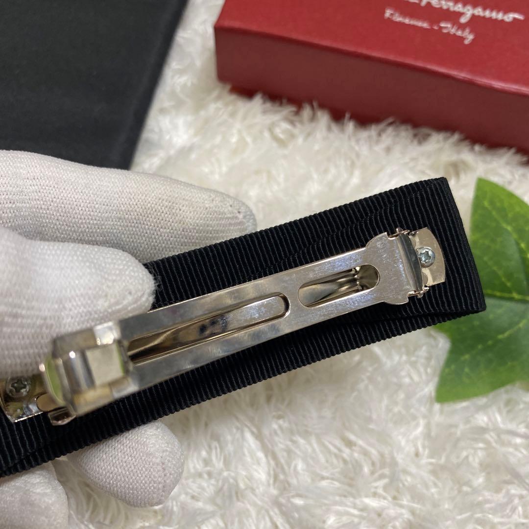 フェラガモ　バレッタ　シルバー　金具　お洒落　小物　箱付き