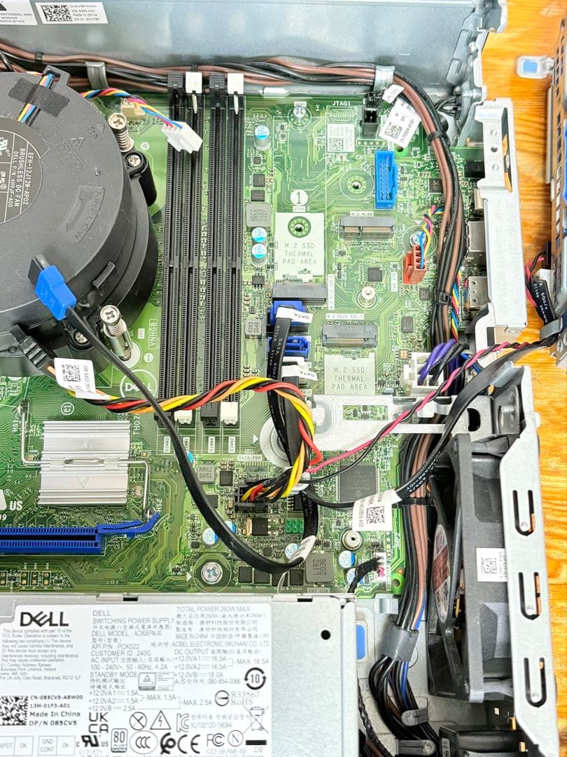 ベアーボン状態のDell Precision 3440/CPUなし・メモリなし