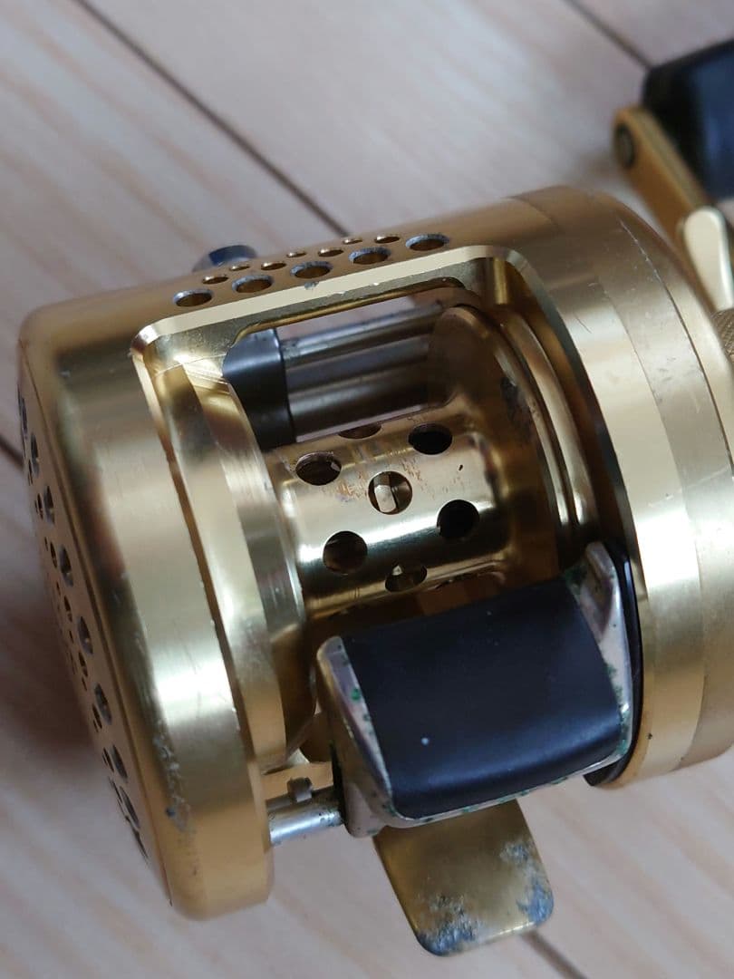 シマノ　カルカッタコンクエスト300F