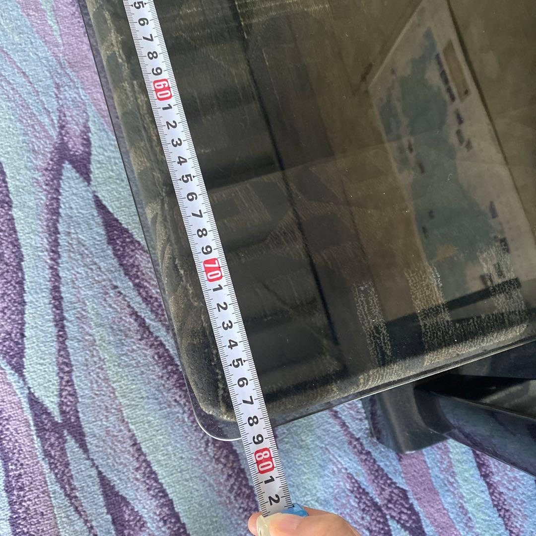 ガラス天板の幾何学模様コーヒーテーブル