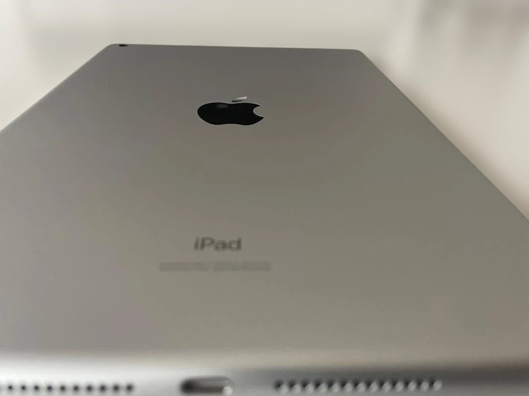 ★電池良好☆iPad7 第7世代 32GB WIFI☆キーボードケース付き★