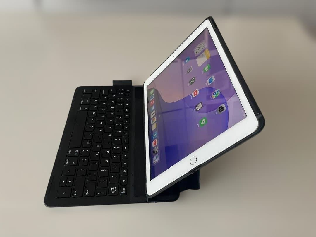 ★電池良好☆iPad7 第7世代 32GB WIFI☆キーボードケース付き★