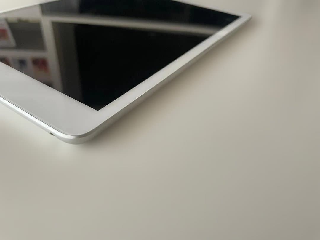 ★電池良好☆iPad7 第7世代 32GB WIFI☆キーボードケース付き★