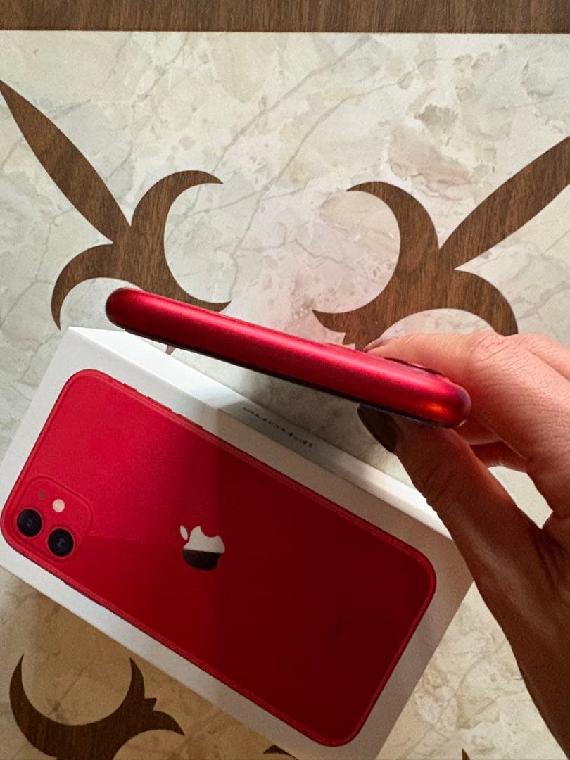 【美品】Apple iPhone 11 (PRODUCT)RED 64 GB