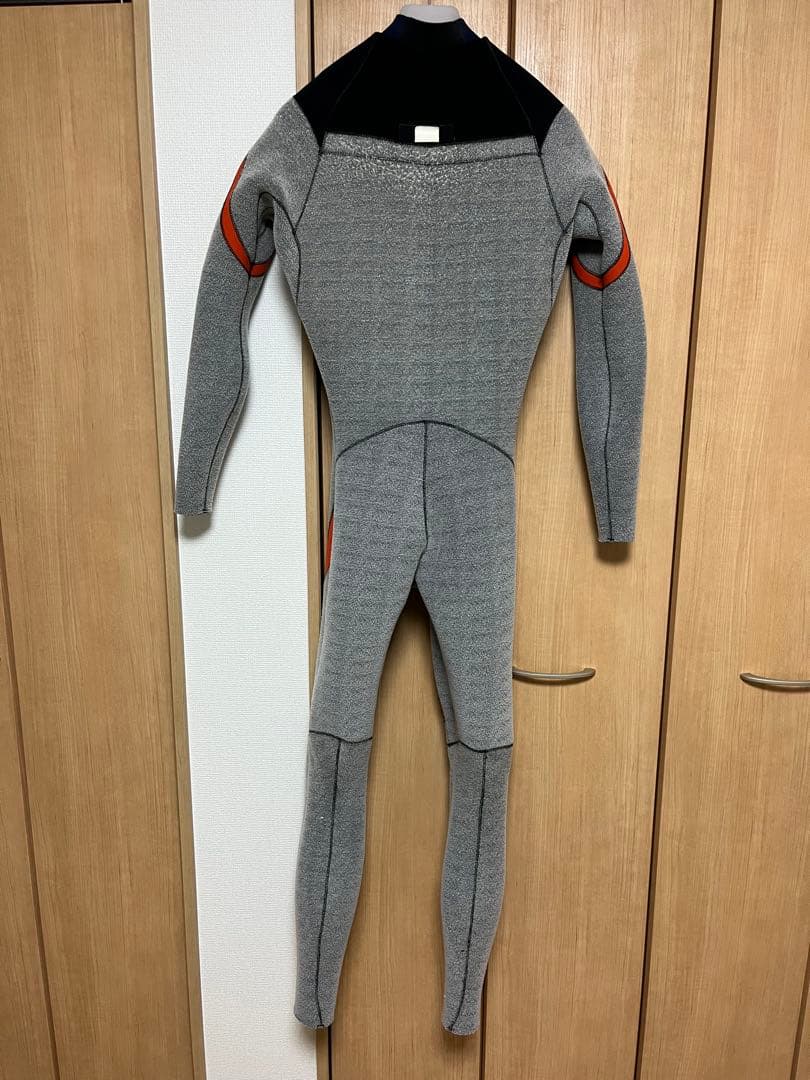 XCEL セミドライ　ウェットスーツ 黒✖️ 赤　5mm