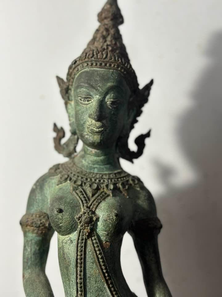 タイ仏像　女性ダンサーのブロンズ像　ブロンズ彫刻。19世紀後半