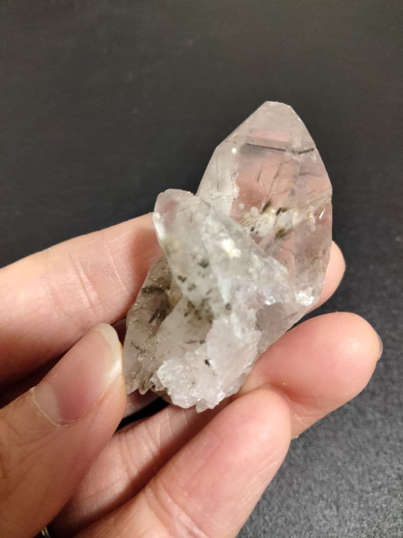 国産鉱物　山梨県　塩山竹森山34　天然水晶　　トルマリン入り水晶　早い者勝ち