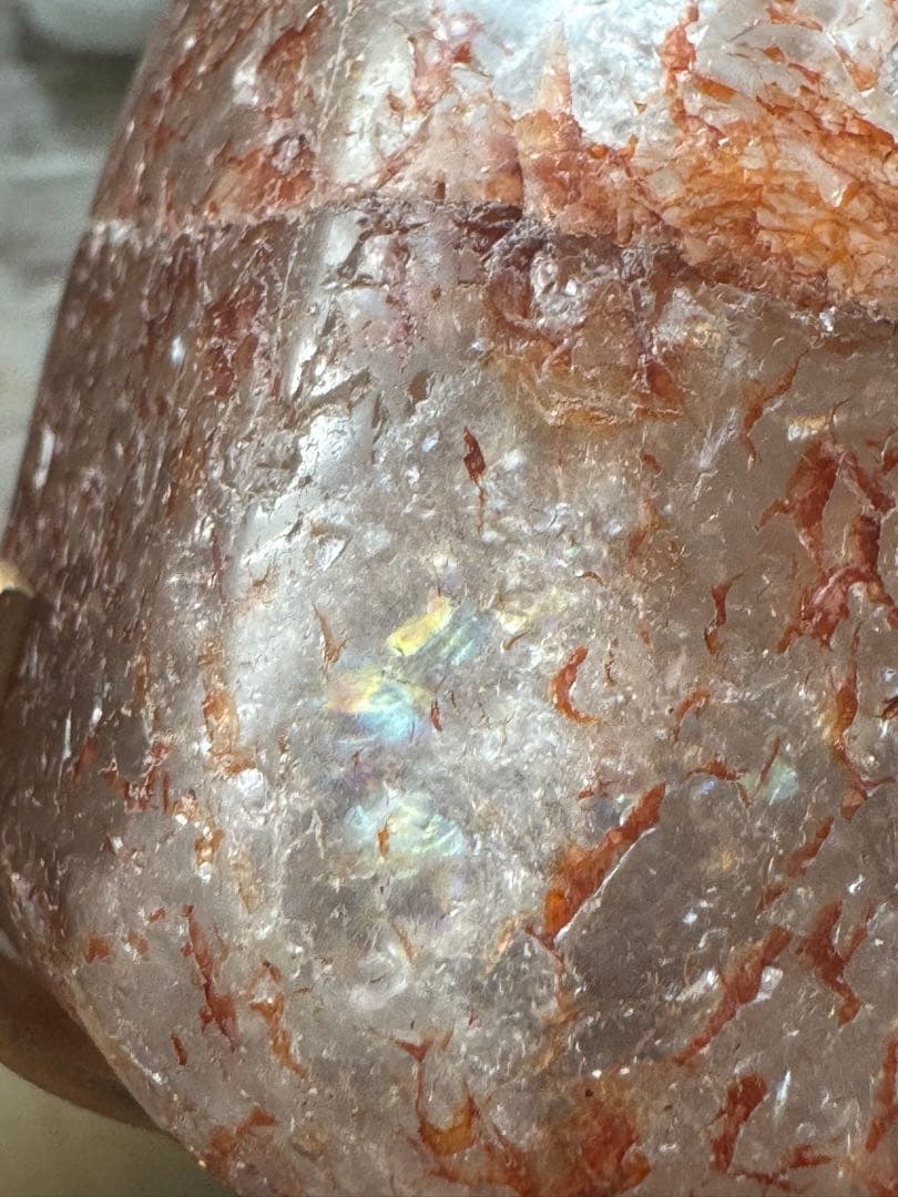 溢れる虹　ノンポリッシュ ファイヤークォーツ（ブラジル産／専用スタンド付き）