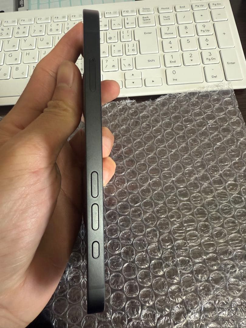 美品　iPhone 16e 128GB SIMフリー