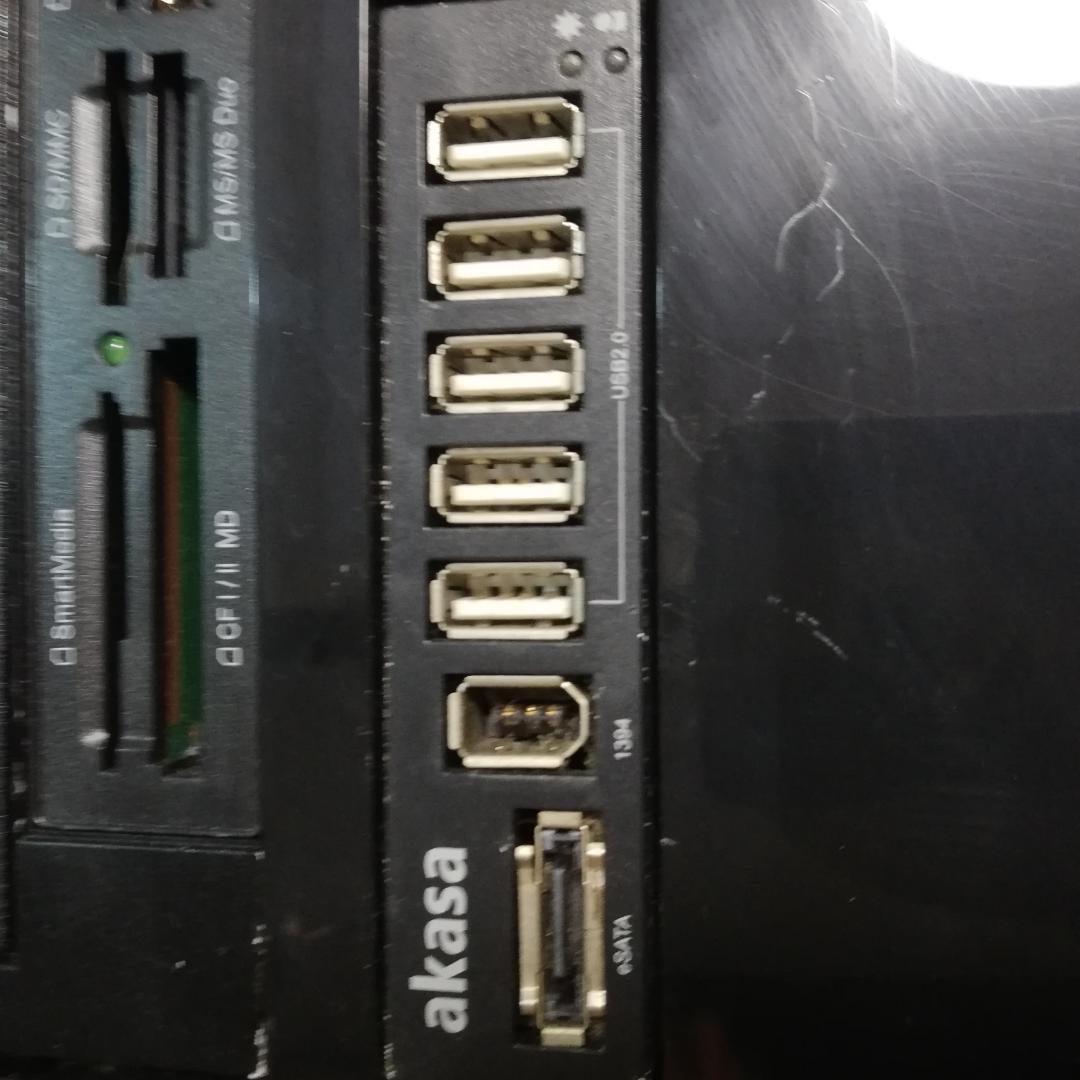 可愛らしいミニタワー筐体に、Core i5 4590 256SSD 8GB