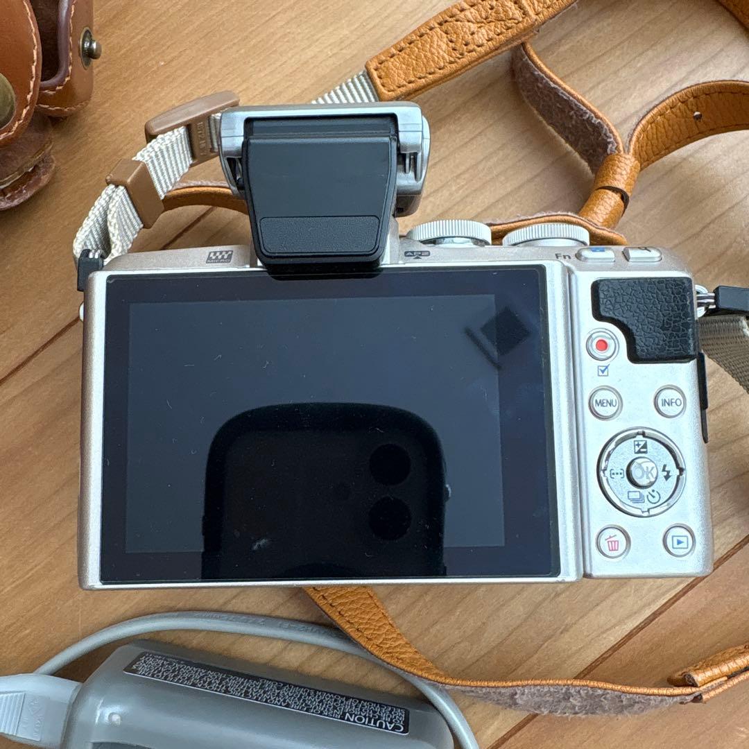 OLYMPUS E-PL7ミラーレス一眼 14-42mm