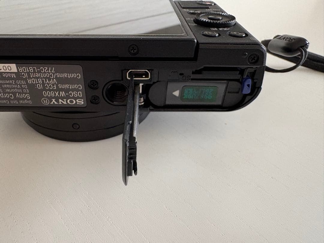 しろくろ　SONY Cyber-shot DSC-WX800