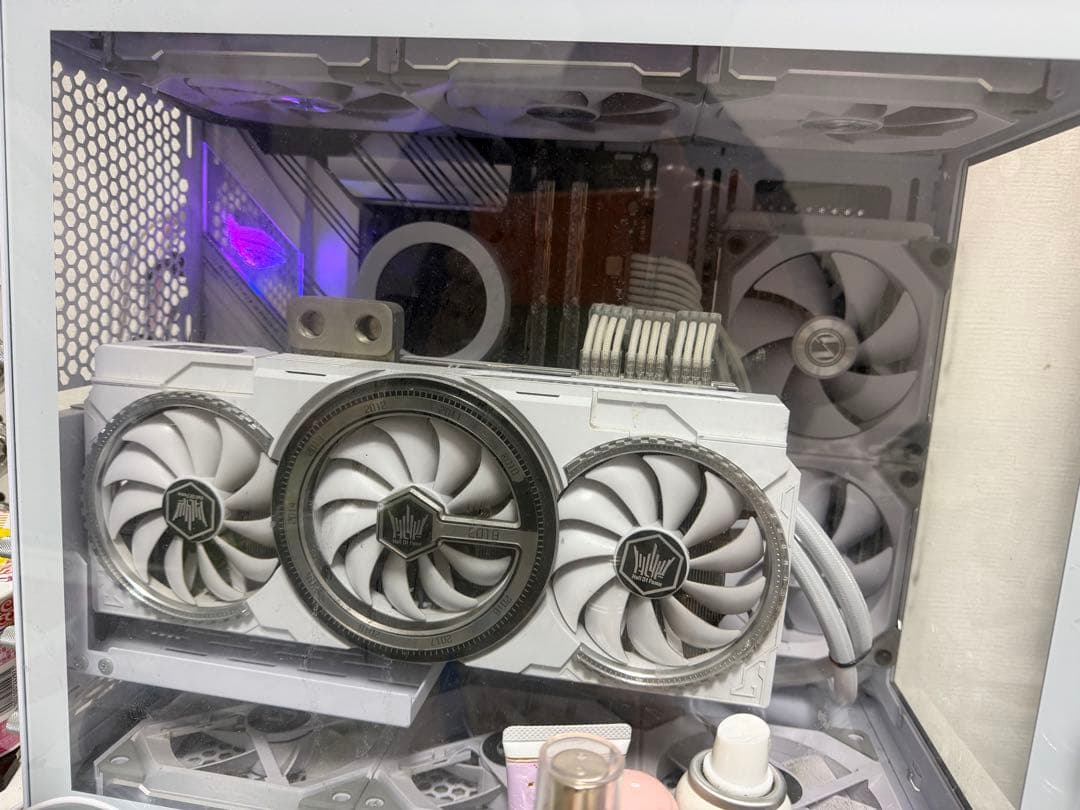 ホワイト ミドルタワー PCケース Lian li mini (VGA 無し)