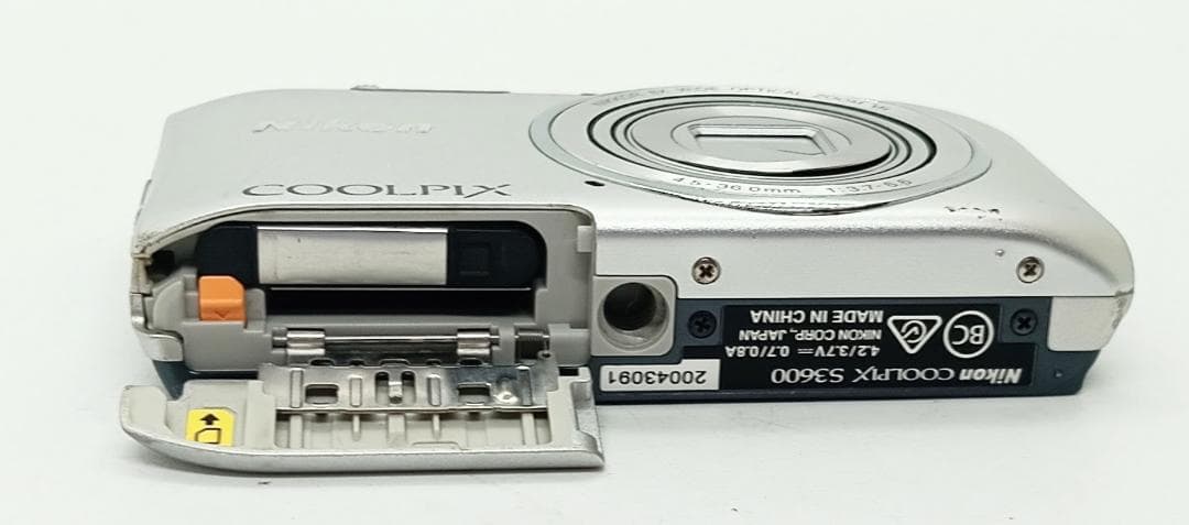 Nikon COOLPIX S3600 8倍ズーム デジタルカメラ 充電器付き
