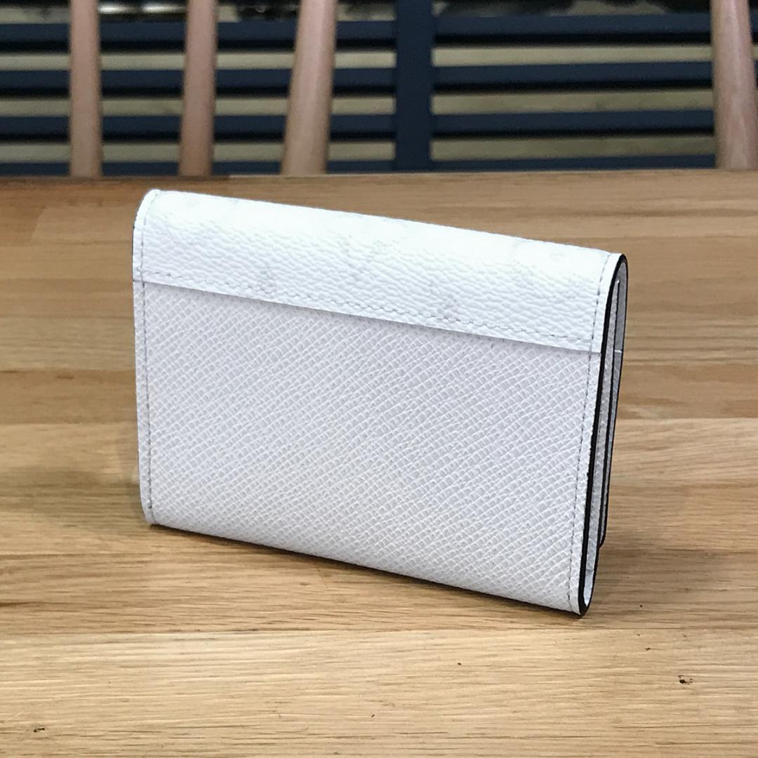 新品未使用 ルイヴィトン タイガラマ アンヴェロップカルトドゥディジット 白