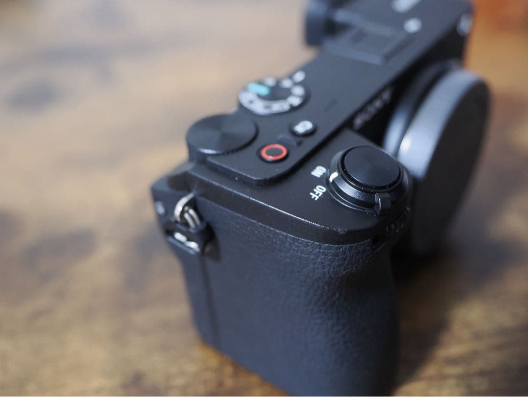 ソニー ミラーレス一眼カメラ α6700 ボディ ILCE-6700 残保証あり