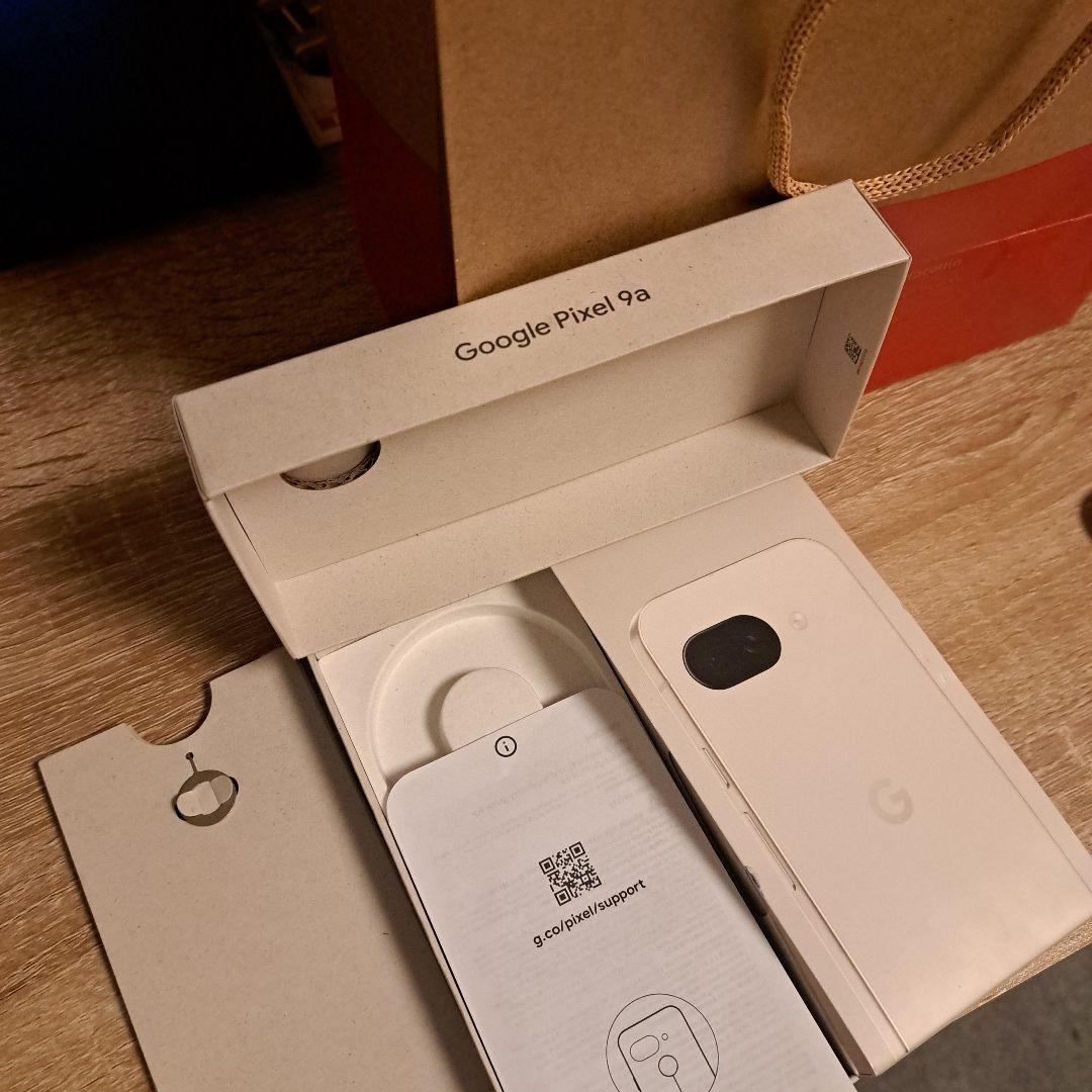 専用 Google Pixel 9a. ※購入翌日に落下でヒビ【動作可能美品】