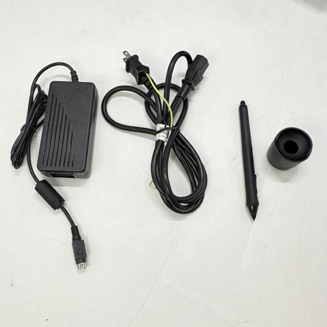 【美品・動作良好】wacom ワコム 液晶ペンタブレット DTK-2200