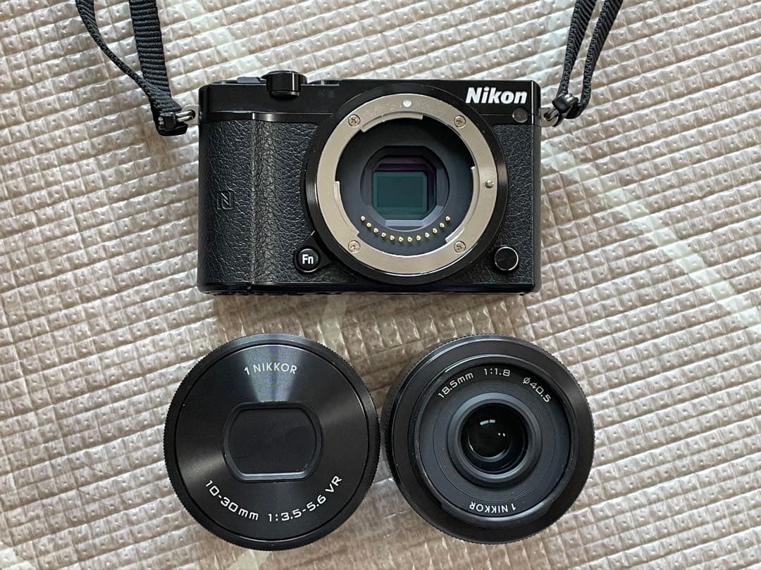 Nikon ミラーレス一眼レフ　J5ダブルレンズキット