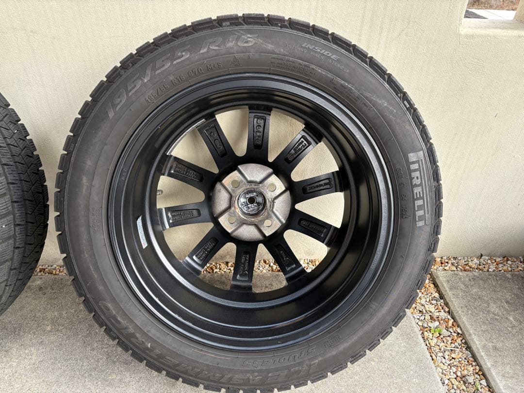 ラージャン様195/55 R16 スタッドレスタイヤ ホイールセット