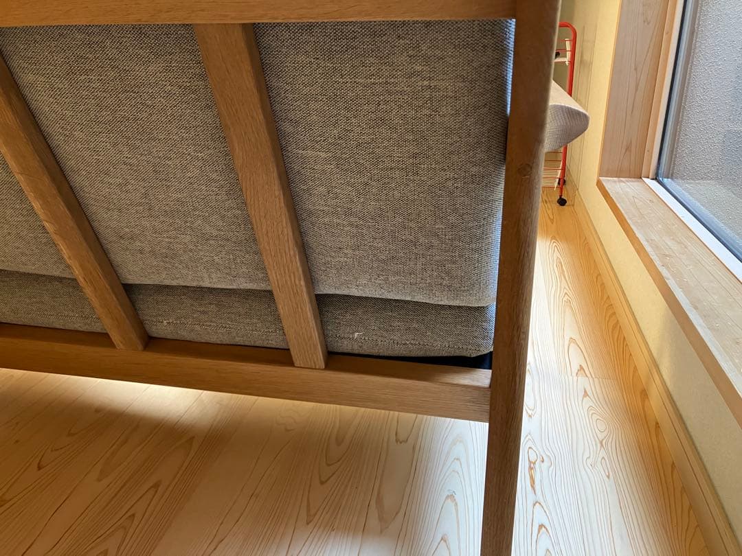 ３人掛けソファ　木製フレーム　無垢材　ナラ　オーク材　北欧デザイン　ビンテージ