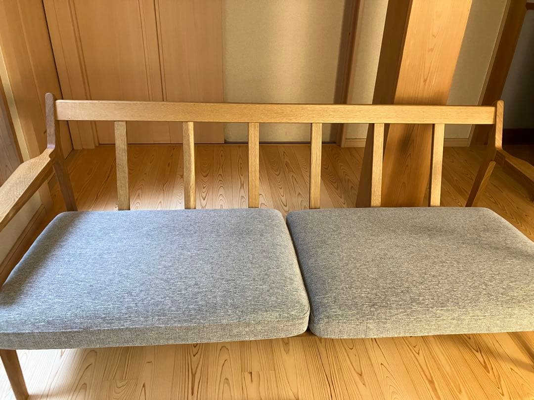 ３人掛けソファ　木製フレーム　無垢材　ナラ　オーク材　北欧デザイン　ビンテージ