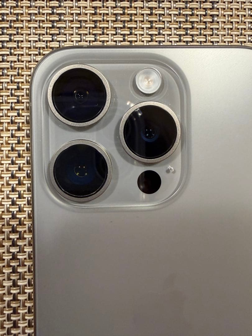 【美品】iPhone15Pro 256GB ナチュラルチタニウム