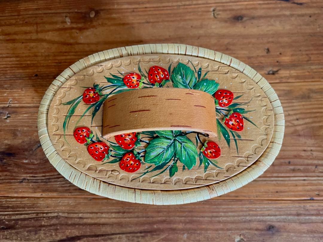 ロシア雑貨・白樺細工・ベレスタ・伝統工芸品・収納ボックス・ハンドペイントいちご