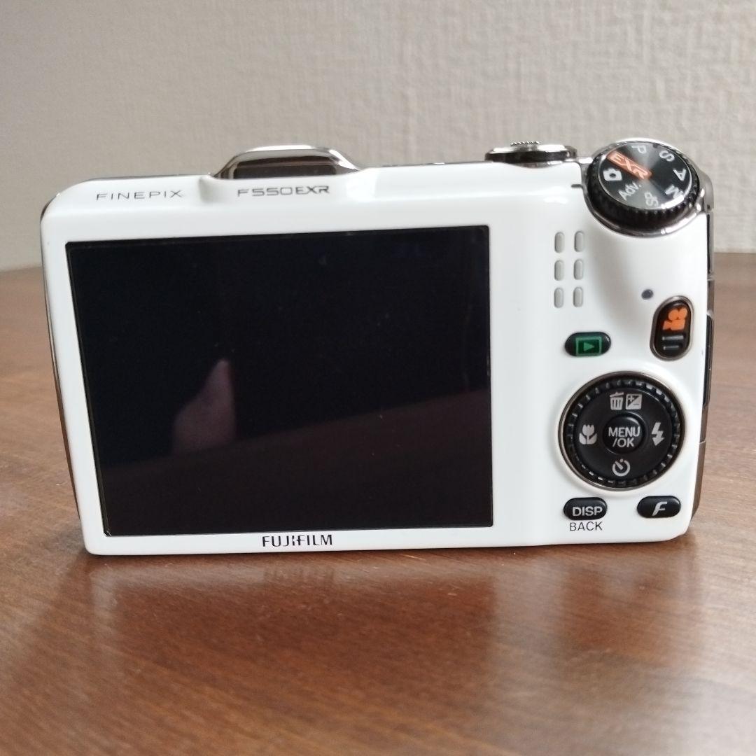 [美品]Fujifilm FinePix F550EXR ホワイト
