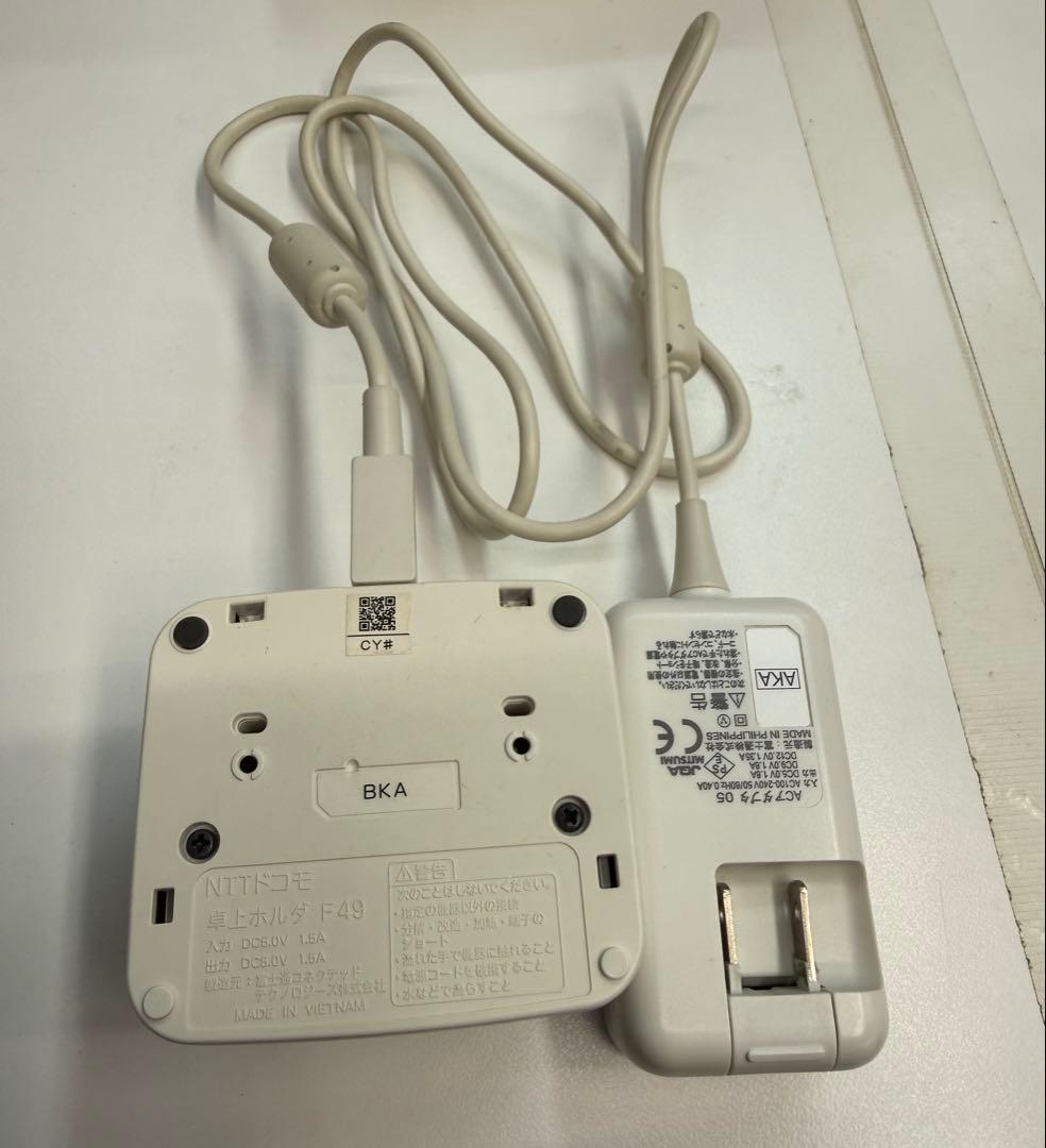 docomo らくらくホン　F-02J 本体　純正充電器とACアダプターのセット