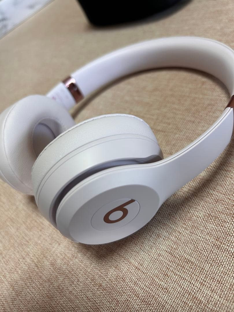 Beats Solo 4 ワイヤレスヘッドセット ピンク