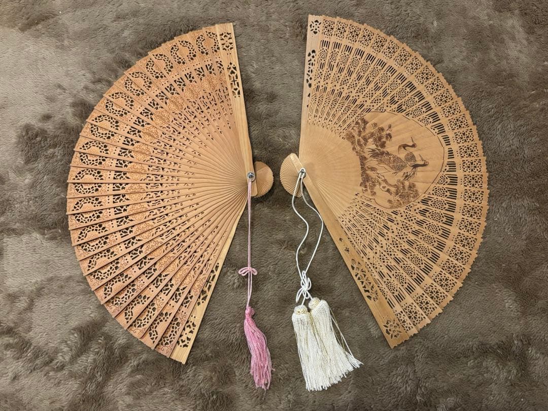 【大幅値下げ】白檀　透かし彫り　扇子　4本セット　高檔禮品扇　木製　保管品