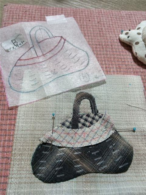 パッチワークキルト 《お花とバスケット・アップリケ&刺繍》 (残1点)