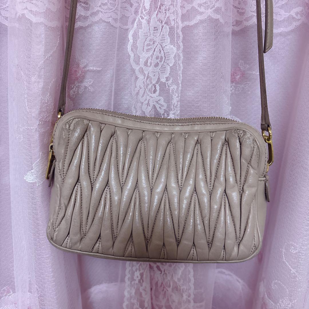 MIUMIU マテラッセ ショルダーバッグ ベージュ