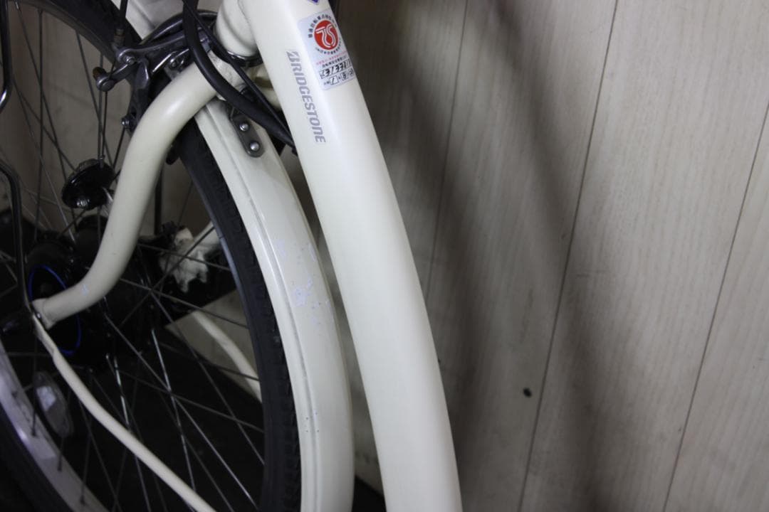 ホワイト 電動アシスト自転車 前カゴ付き