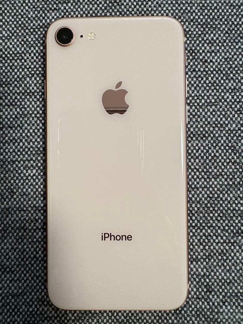 iPhone8 gold 64GB SIMロックあり