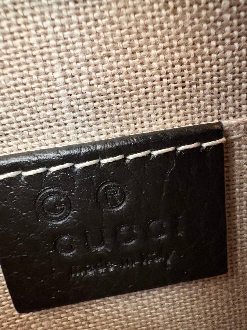 GUCCI インターロッキング　ブラック ショルダーバッグ　グッチ　チェーン