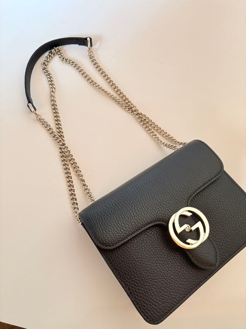 GUCCI インターロッキング　ブラック ショルダーバッグ　グッチ　チェーン