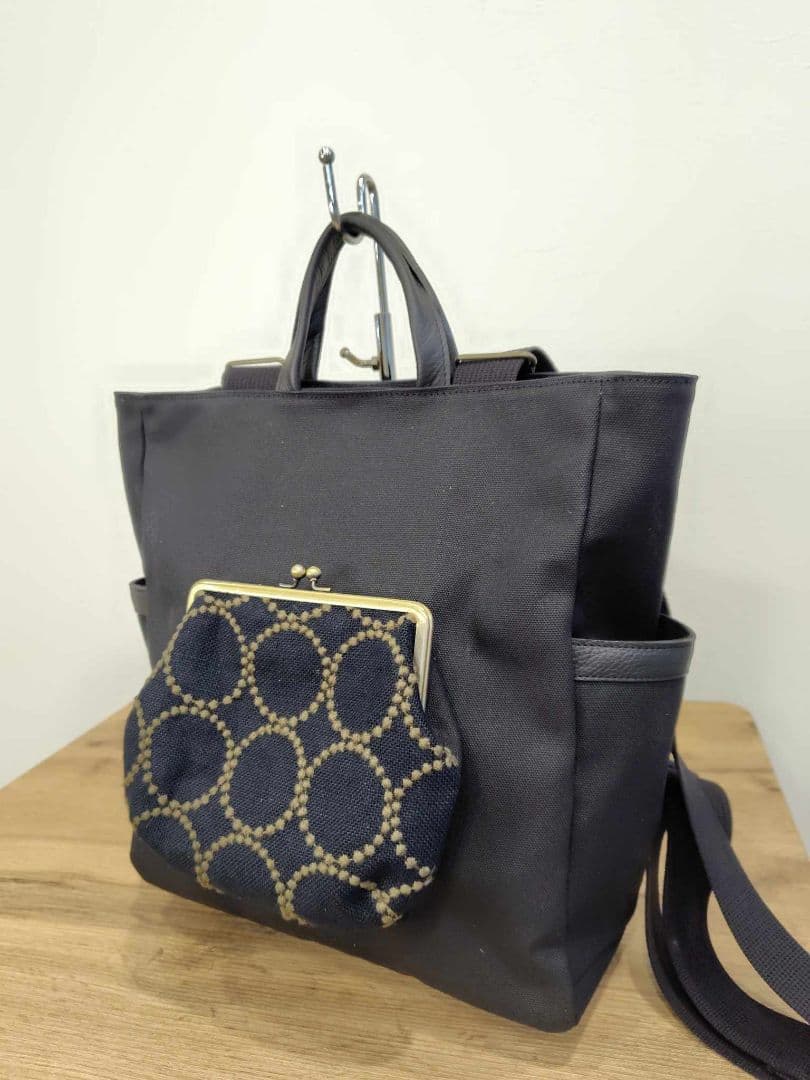 ミナペルホネン/タンバリンネイビー×カーキがま口ポケット/A4トートリュック