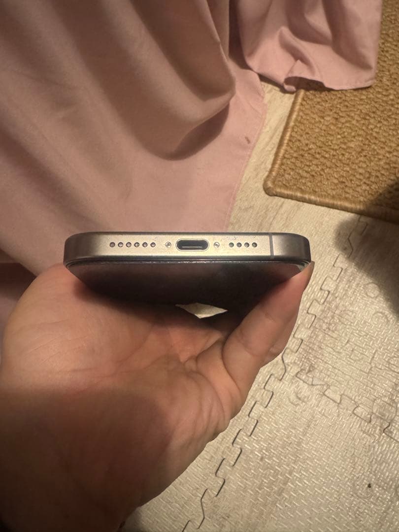 海外版 iPhone 15 Pro Max 1TB，美品，バッテリーは100%