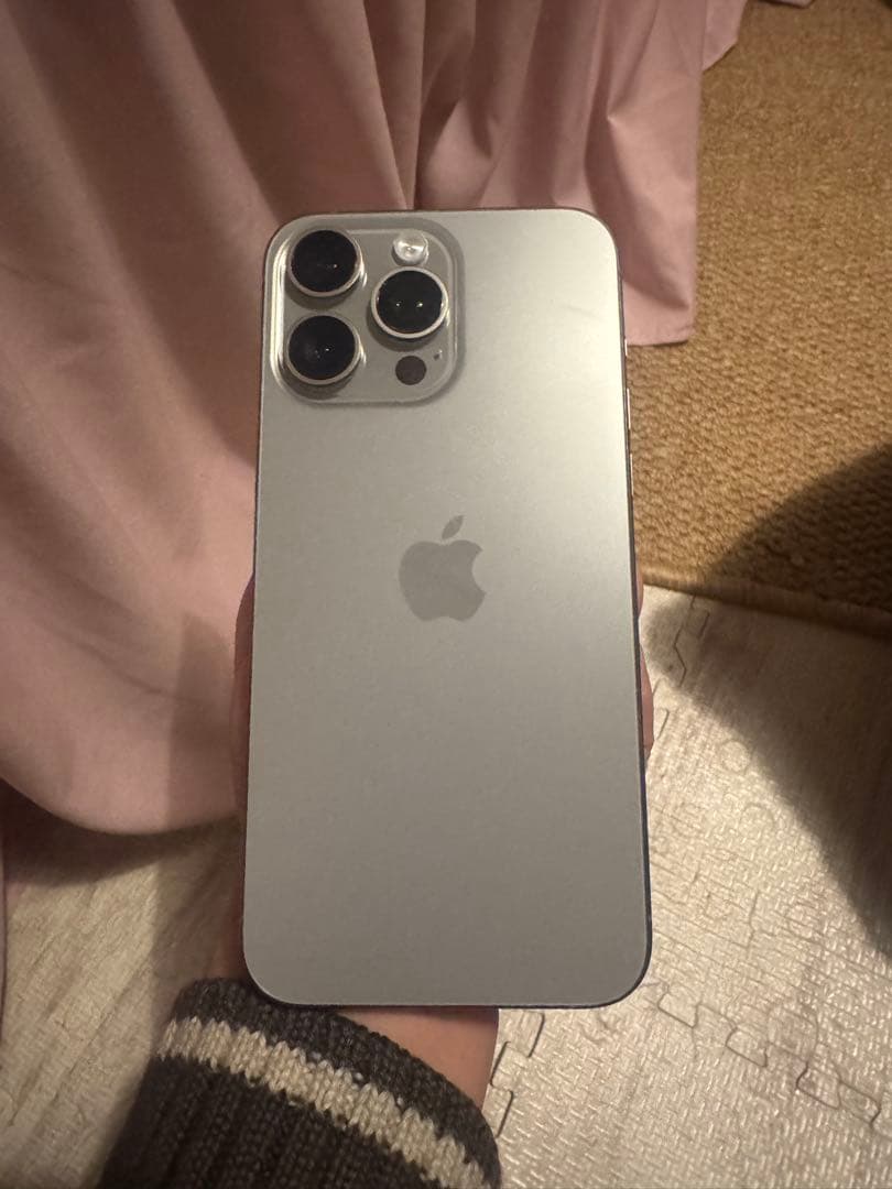 海外版 iPhone 15 Pro Max 1TB，美品，バッテリーは100%