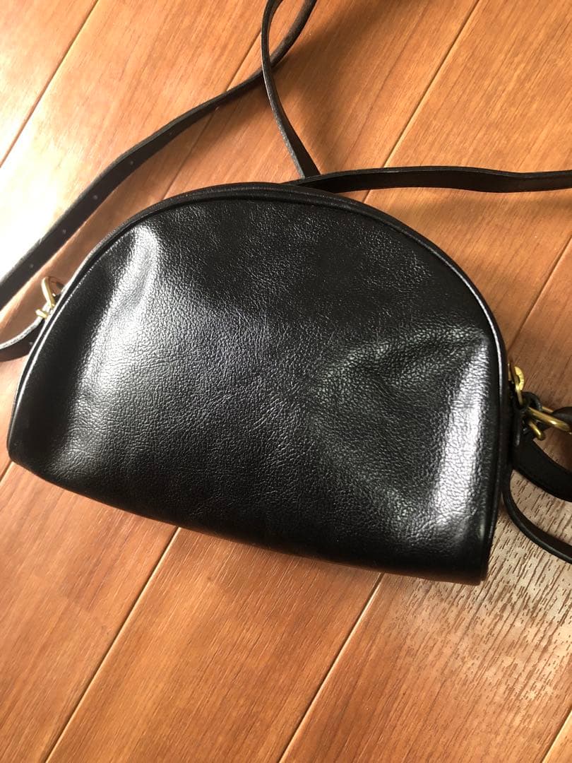 IL BISONTE ブラック クロスボディーバッグ