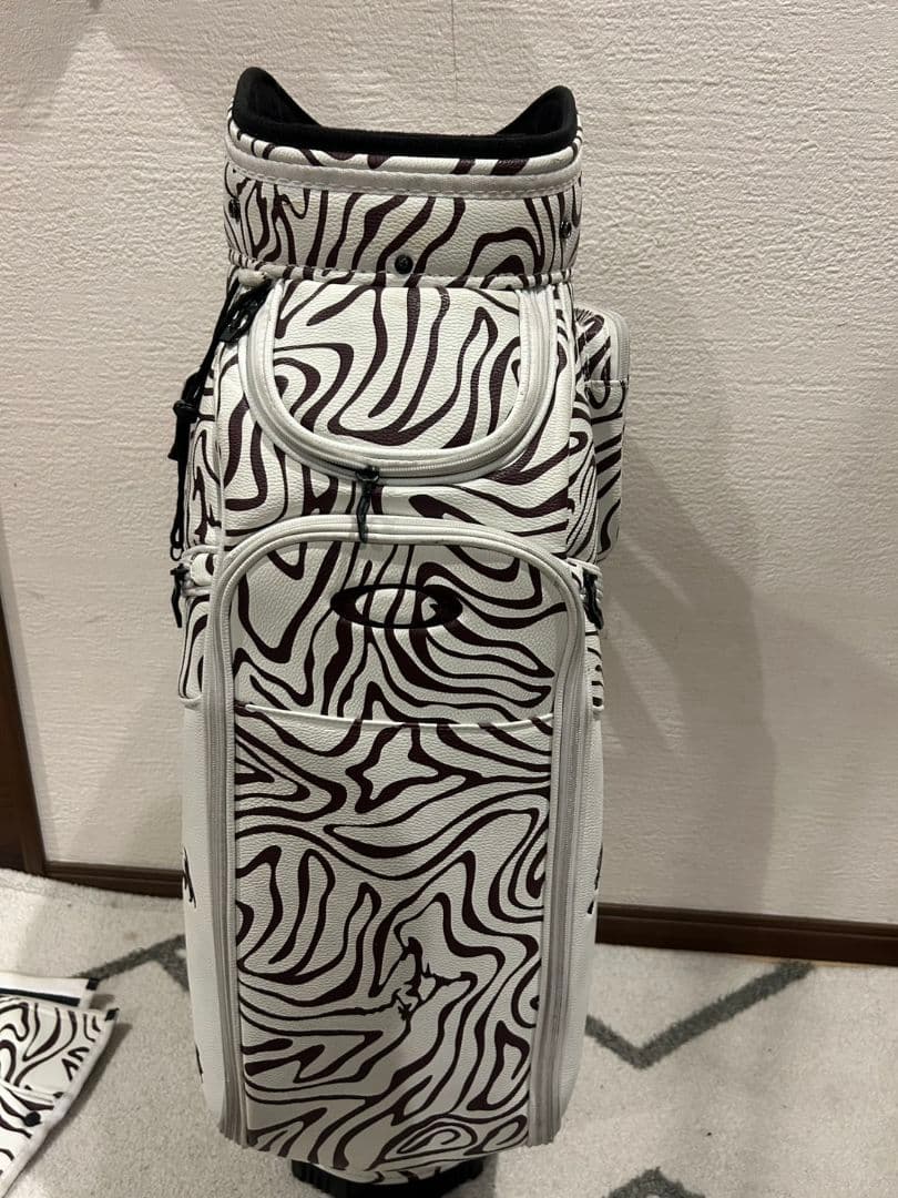 えいちーー様ゼブラ柄 ゴルフキャディバッグ OAKLEY