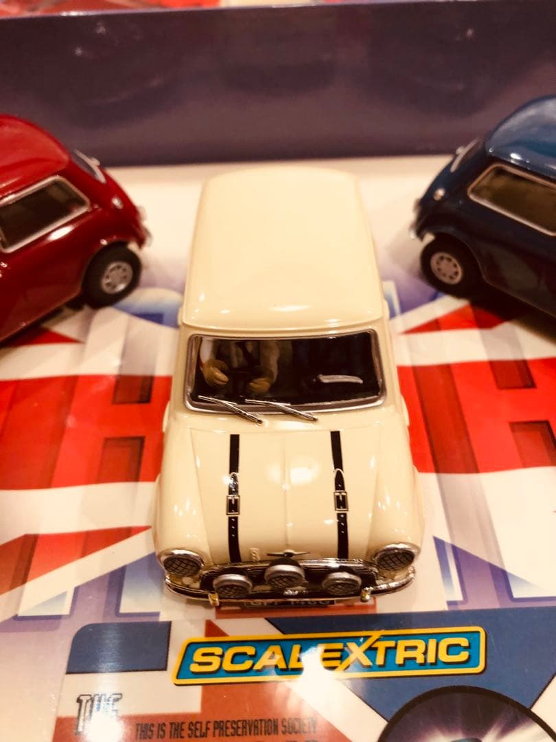 ぶーちゃんさん専用の映画「ミニミニ大作戦」の劇用車のスロットカー3台セット