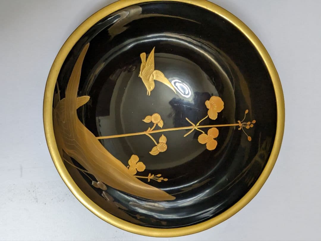 漆器 菓子器 黒と金の装飾