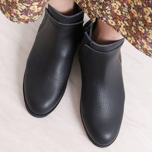 美品 アルテミス バイ ダイアナ 軽量 本革 サイドゴア ショートブーツ イエナ