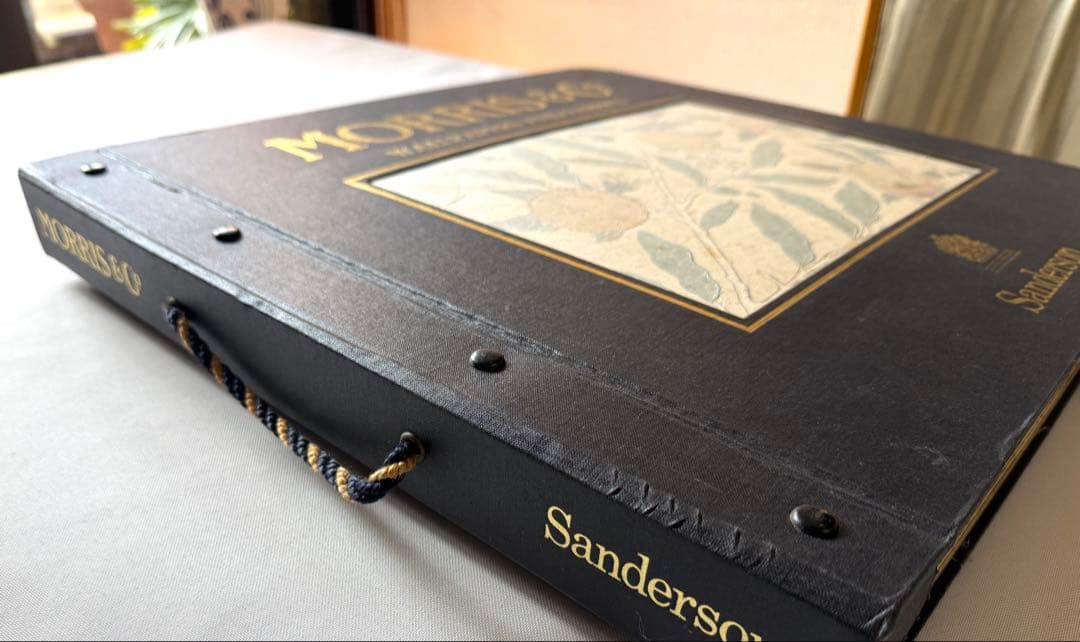 命が息づくモリスデザイン。眺めても飾っても美しい大型ビンテージカタログ。